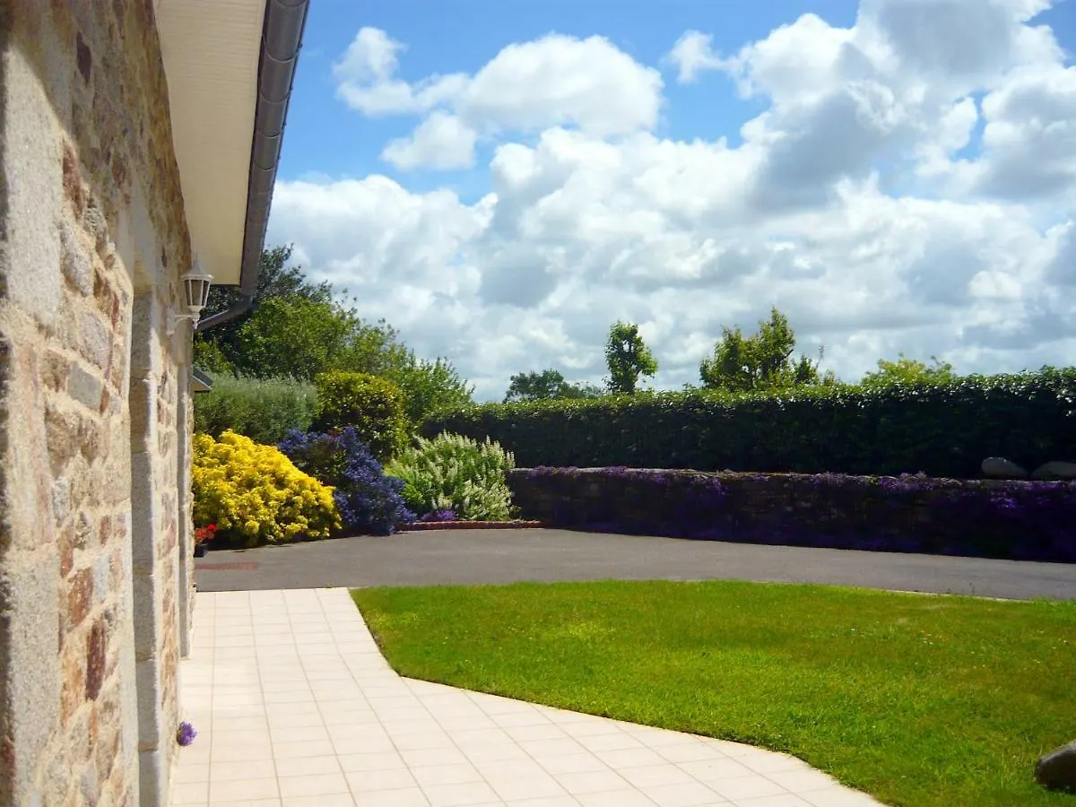 Maison Sur Jardin Clos Au Calme A La Campagne Et Proche Des Plages Mahalon Holiday home